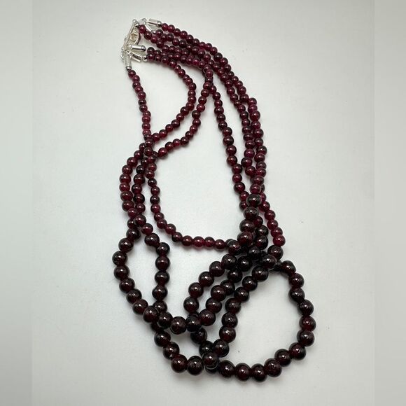 Three strands of SOLID GARNET graduated beaded necklace with silver tone clasp! - Picture 2 of 11
